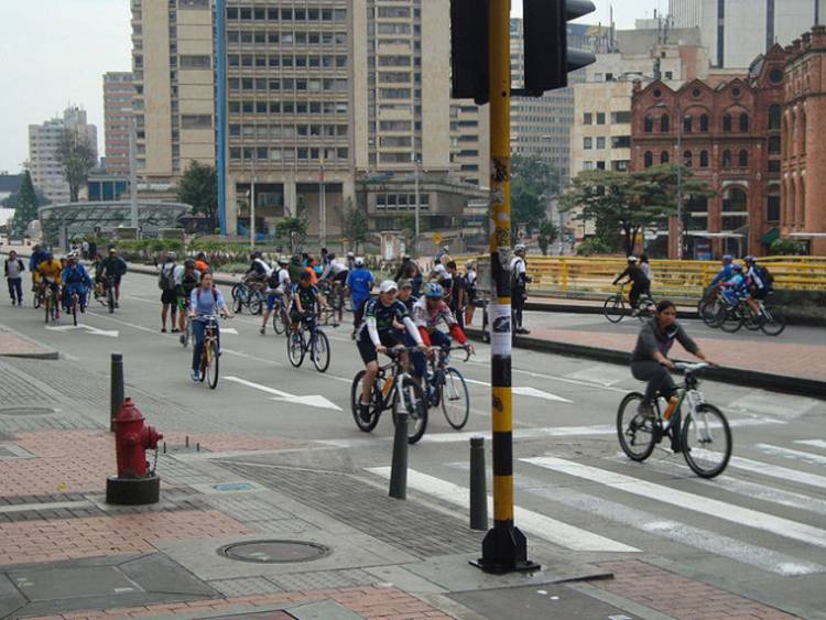 Bogotá is famous for its vast network of bike lanes. Credit: Helda Martínez/IPS