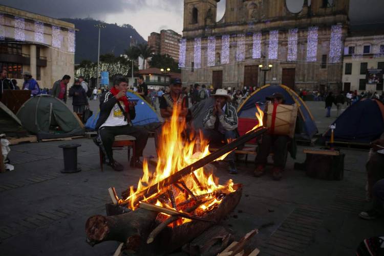 Just like the very, very old times: Tents and a campfire on Plaza Bolivar. 