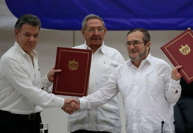 President Santos and FARC leader 'Timochenko' with the signed agreement