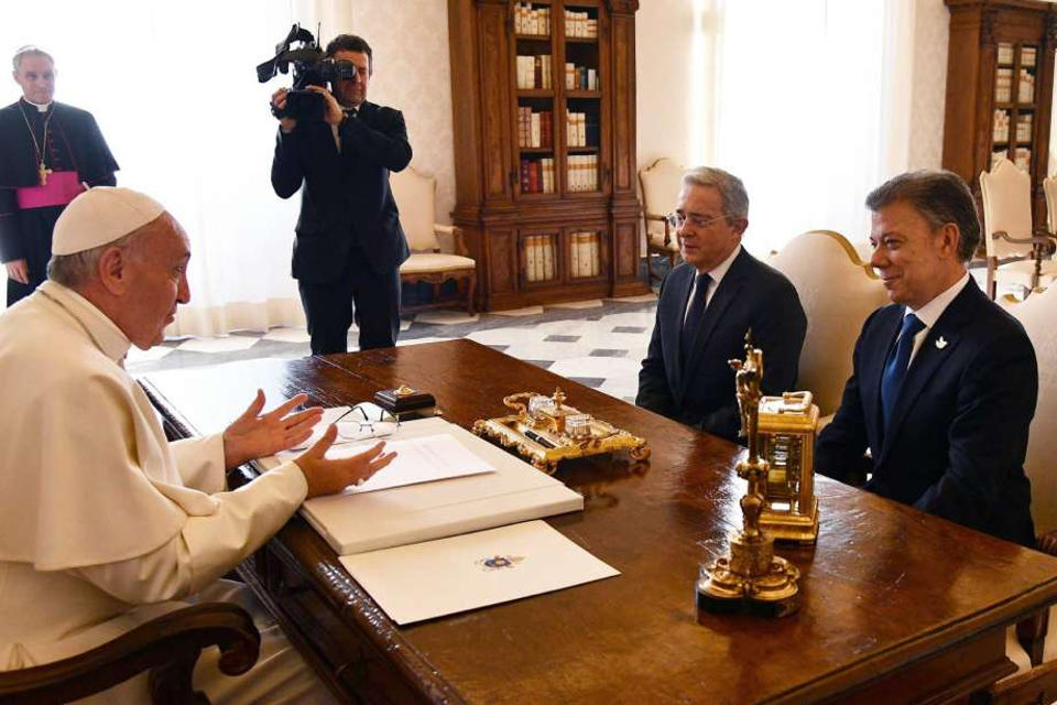 President Santos and former President Uribe with Pope Francis
